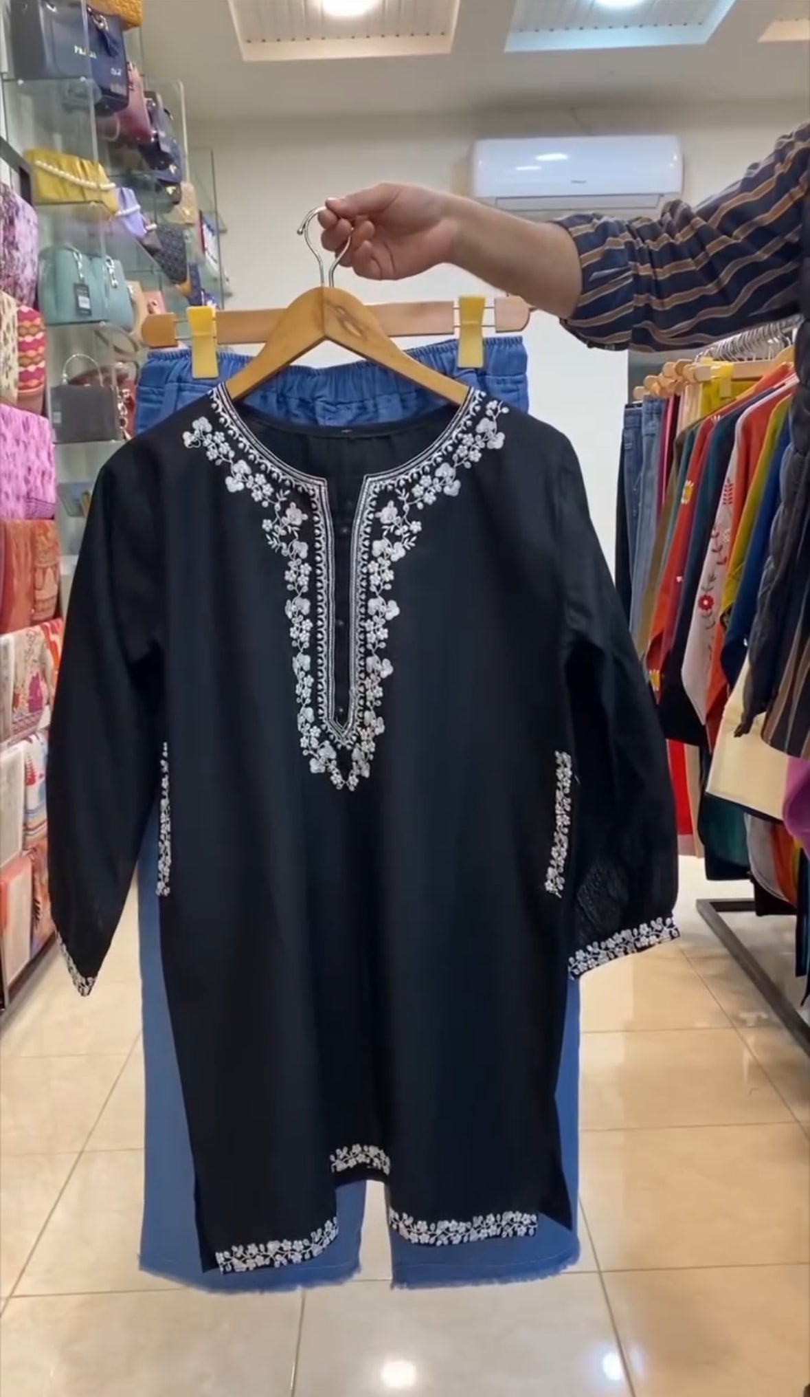 2 Pcs (Embroidery)