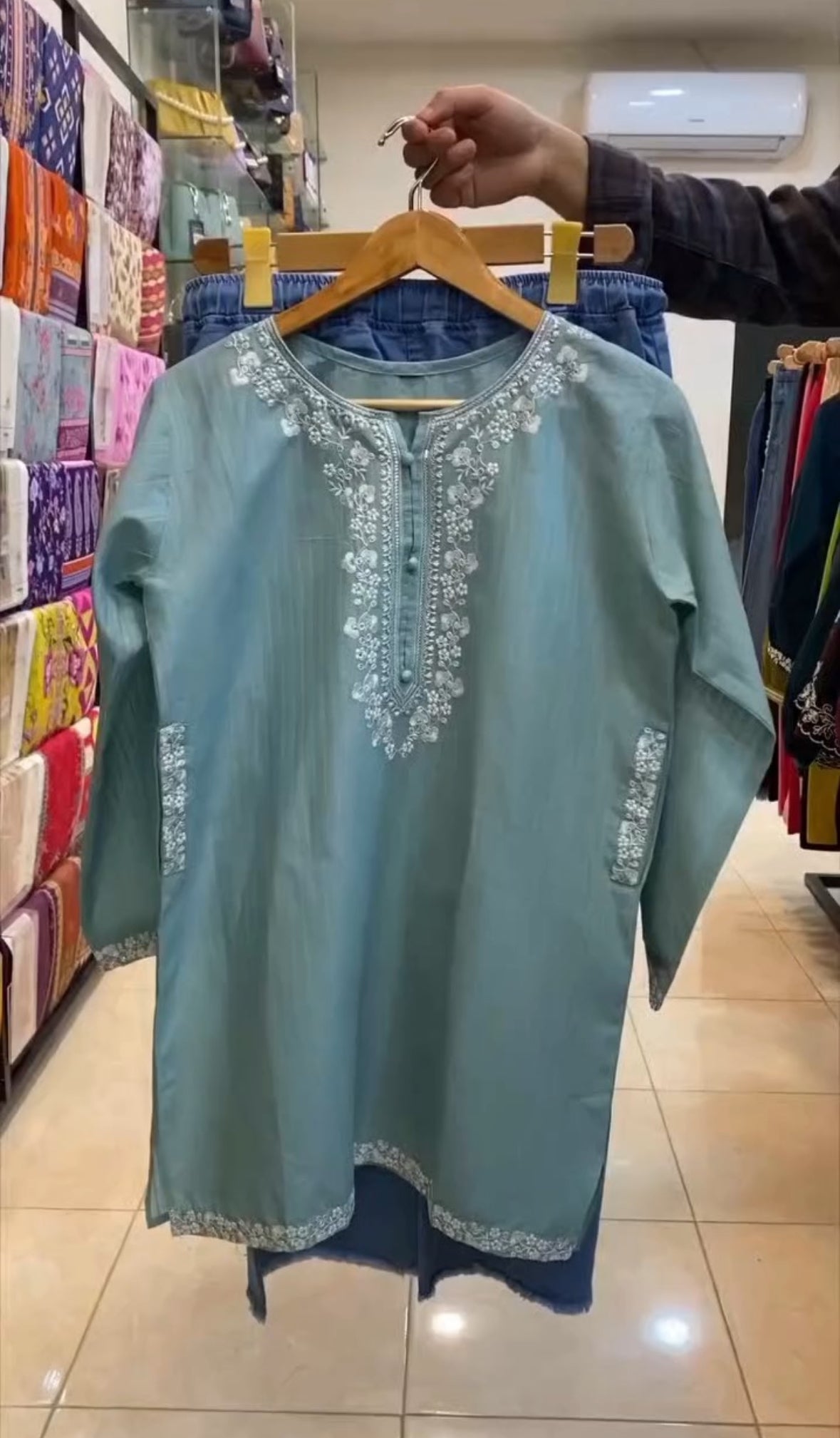 2 Pcs (Embroidery)
