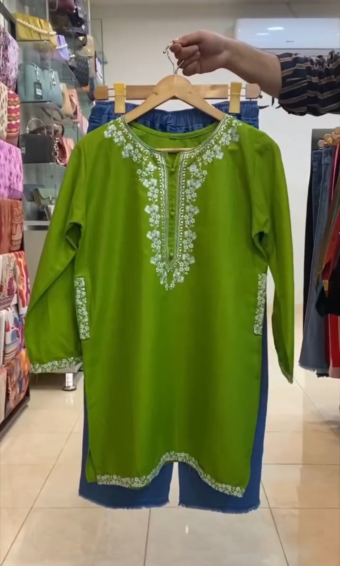 2 Pcs (Embroidery)